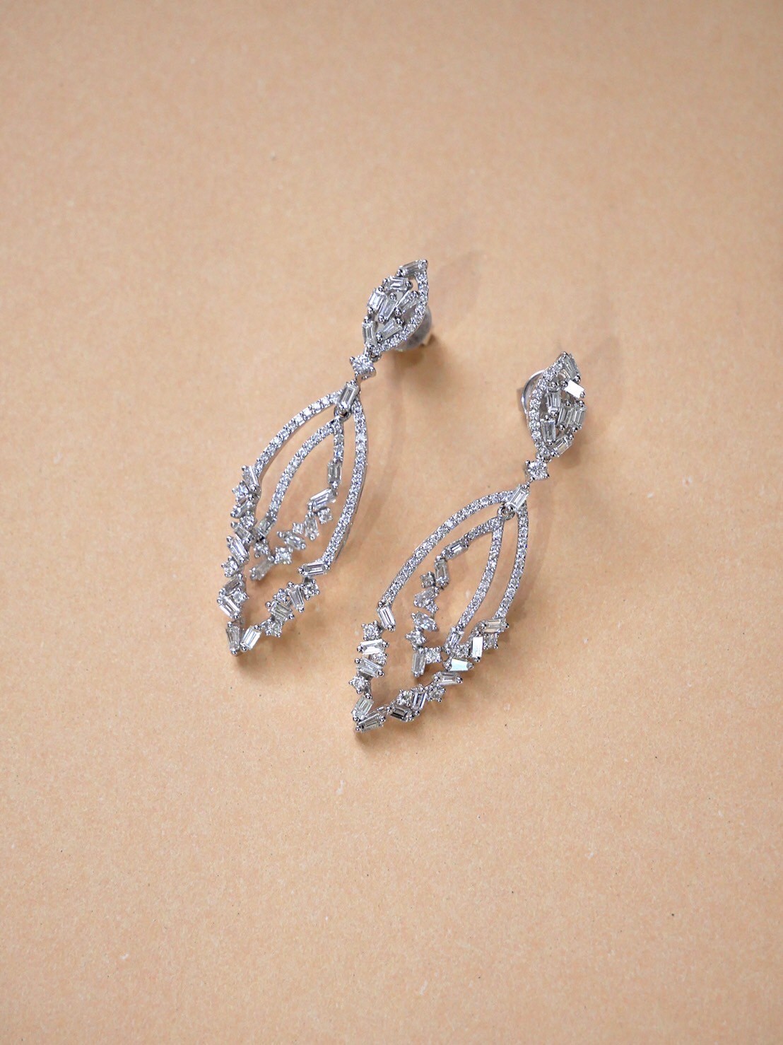 ต่างหูเพชร 2.35 กะรัต น้ำ 99-98 เพชรสะอาด VVS VS