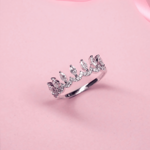 แหวน Vela Marquise Crown Diamond Ring