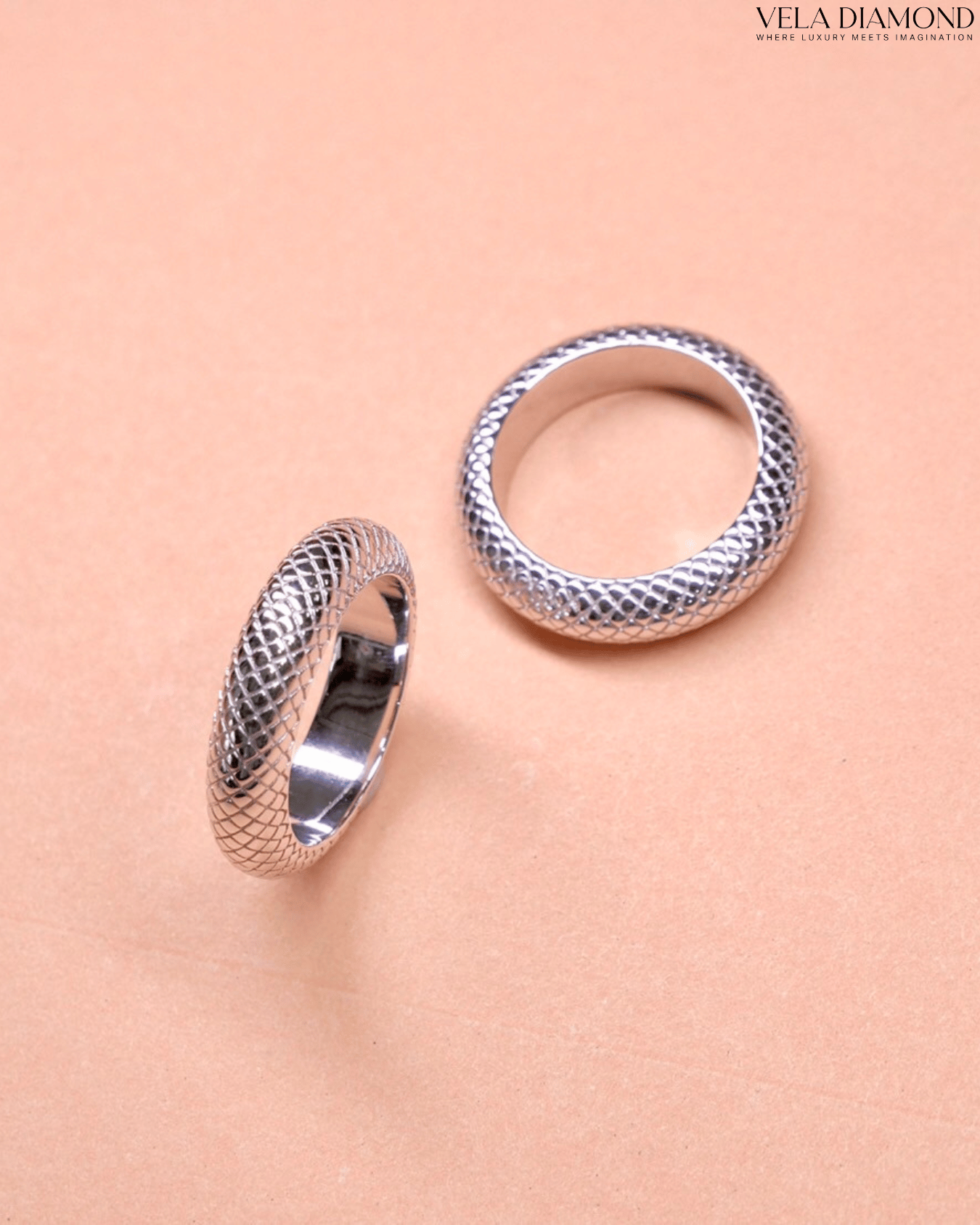 Vela Patterned Ring in 18k white gold