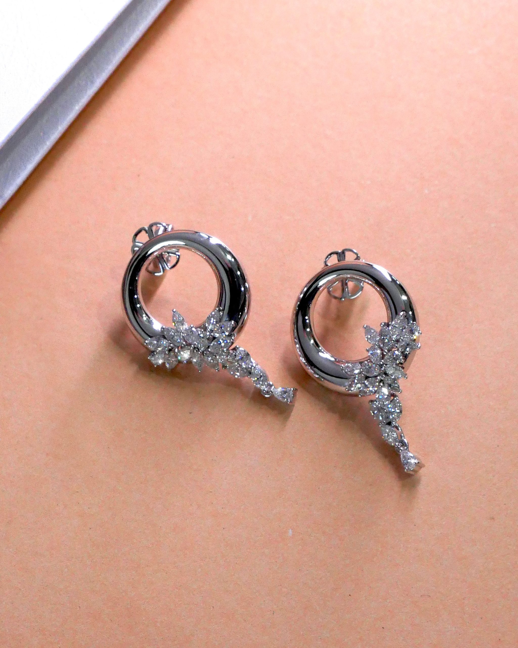 ต่างหูเพชร Vela Petal Flow Earrings
