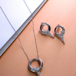 สร้อยคอ จี้เพชร Vela Petal Flow Necklace