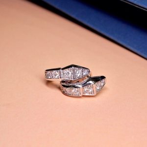 ต่างหูเพชร Vela Curve Diamond Huggies