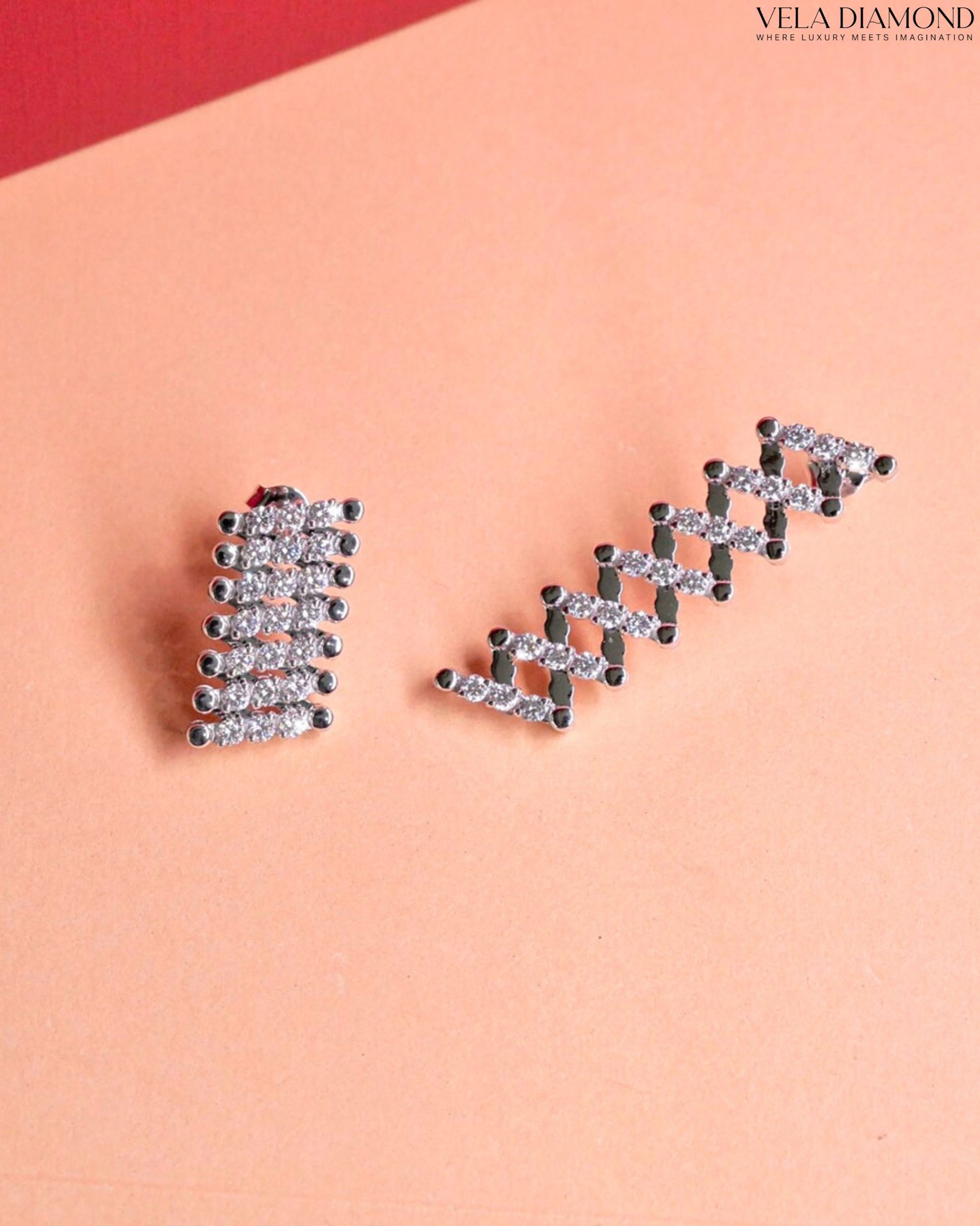 ต่างหูเพชร Vela Convertible Diamond Earrings