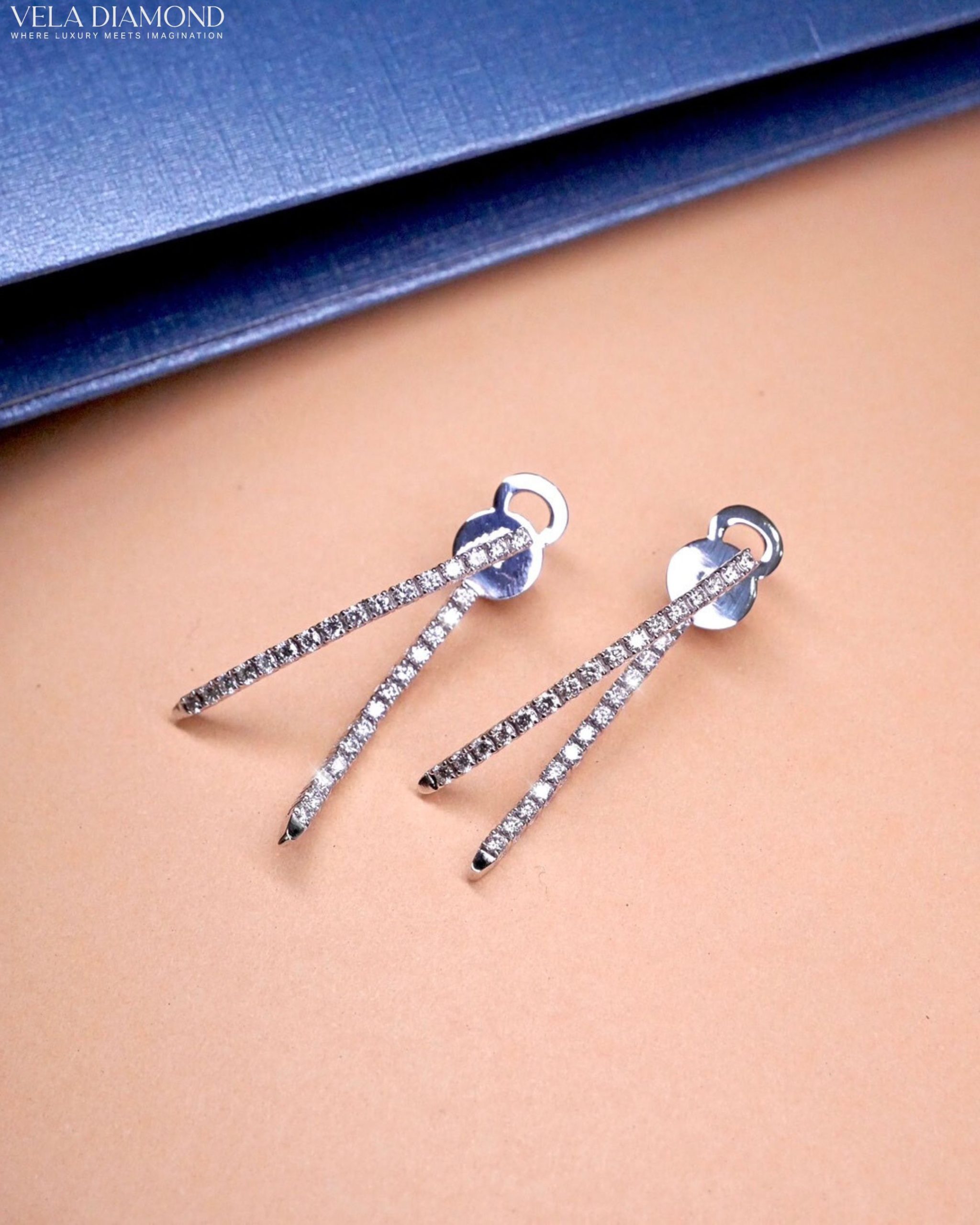 ต่างหูเพชร Vela Minimal Twist