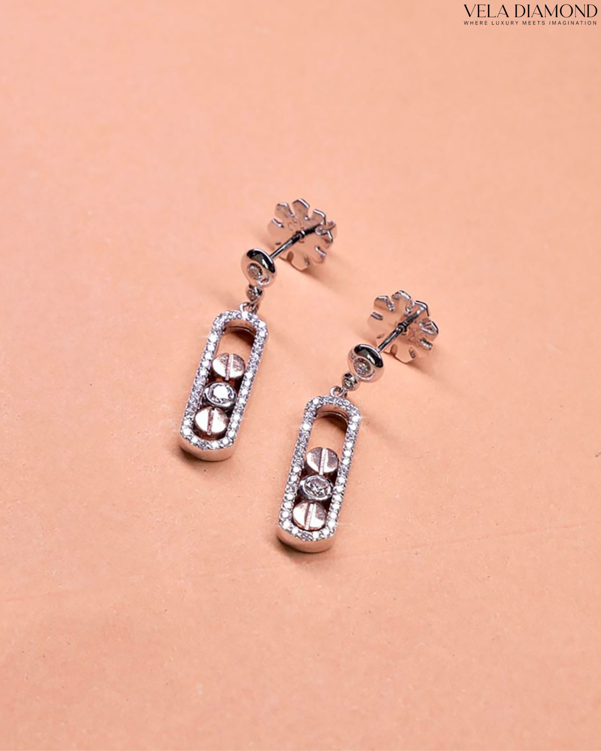 ต่างหูเพชร Vela Twist Diamond Earrings