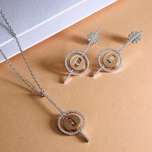 สร้อยคอจี้เพชร Vela Radiant Circle Necklace