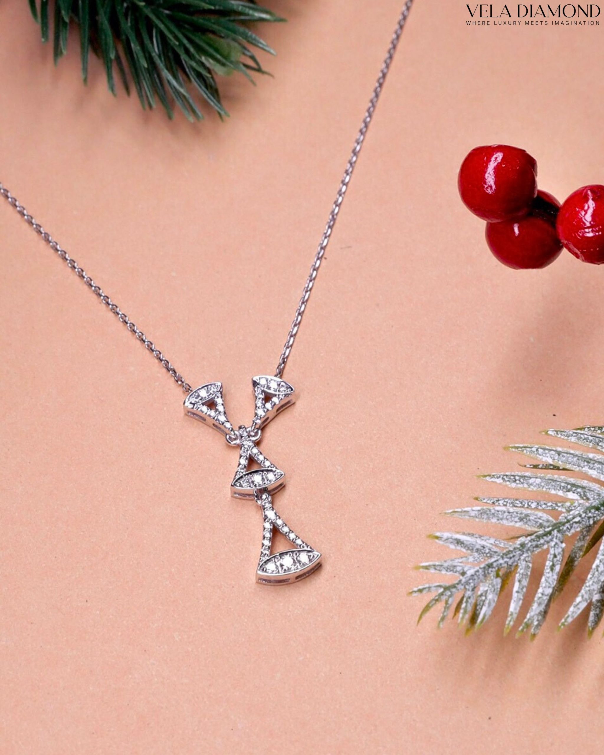 สร้อยคอจี้เพชร Vela Festive Shine Necklace