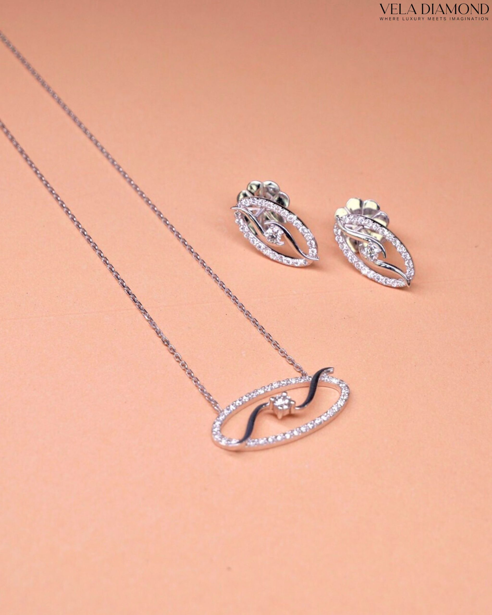 Vela Minimal Sparkle Pendant Necklace