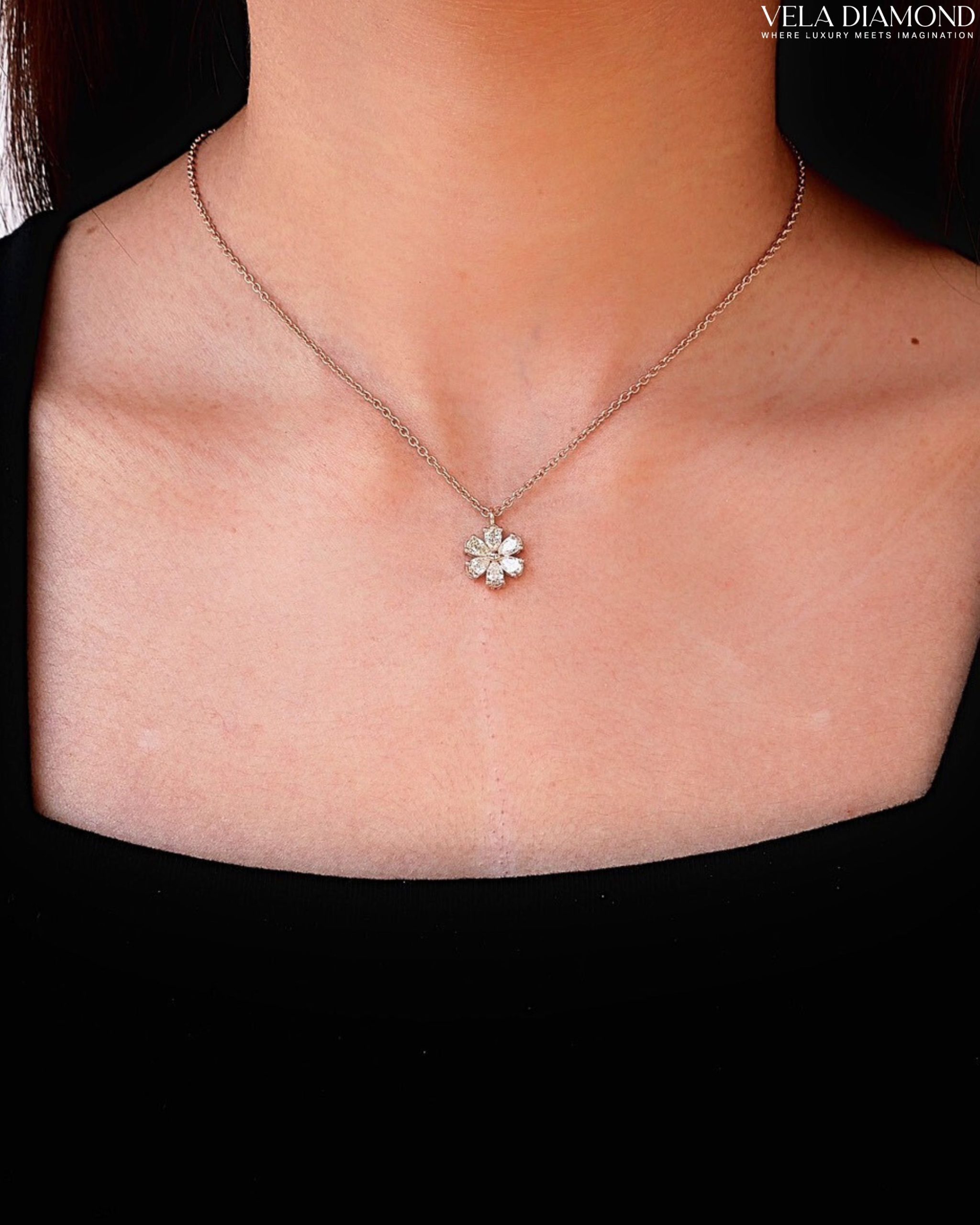 สร้อยคอจี้เพชร Pear Diamond Flower Pendant (Medium) - Image 3