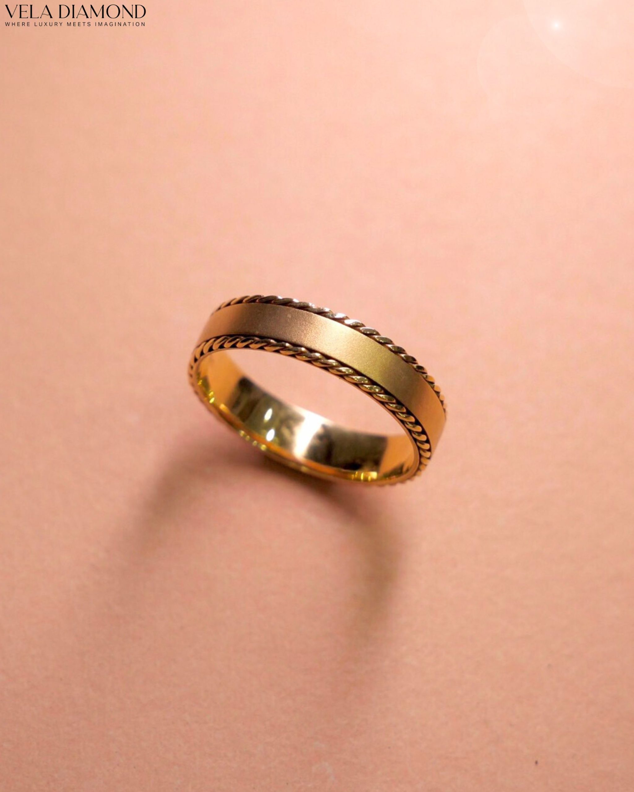 แหวนเกลี้ยง 18K Yellow Gold Braided Band