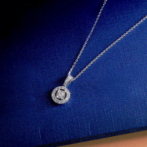 สร้อยคอพร้อมจี้เพชร Classic Halo Diamond Necklace