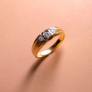 แหวนเพชร Men’s Modern Triangle Ring