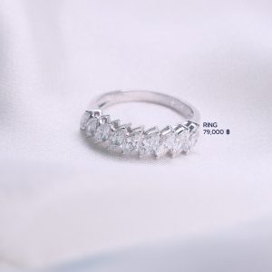 แหวนเพชร Vela Slanted Marquise Diamond Band